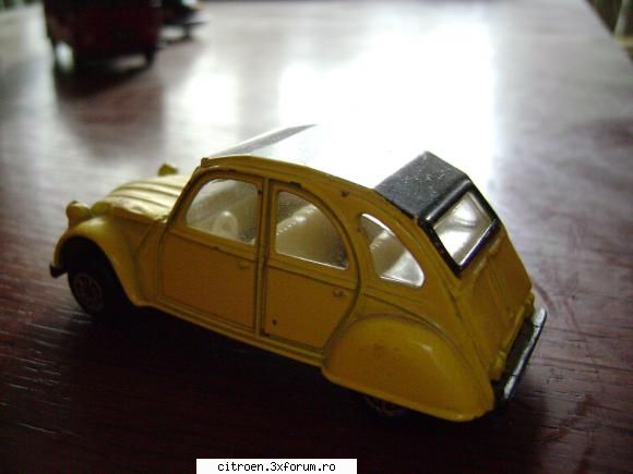 inca o poza cu micutul.. ;) 2cv mic de tot